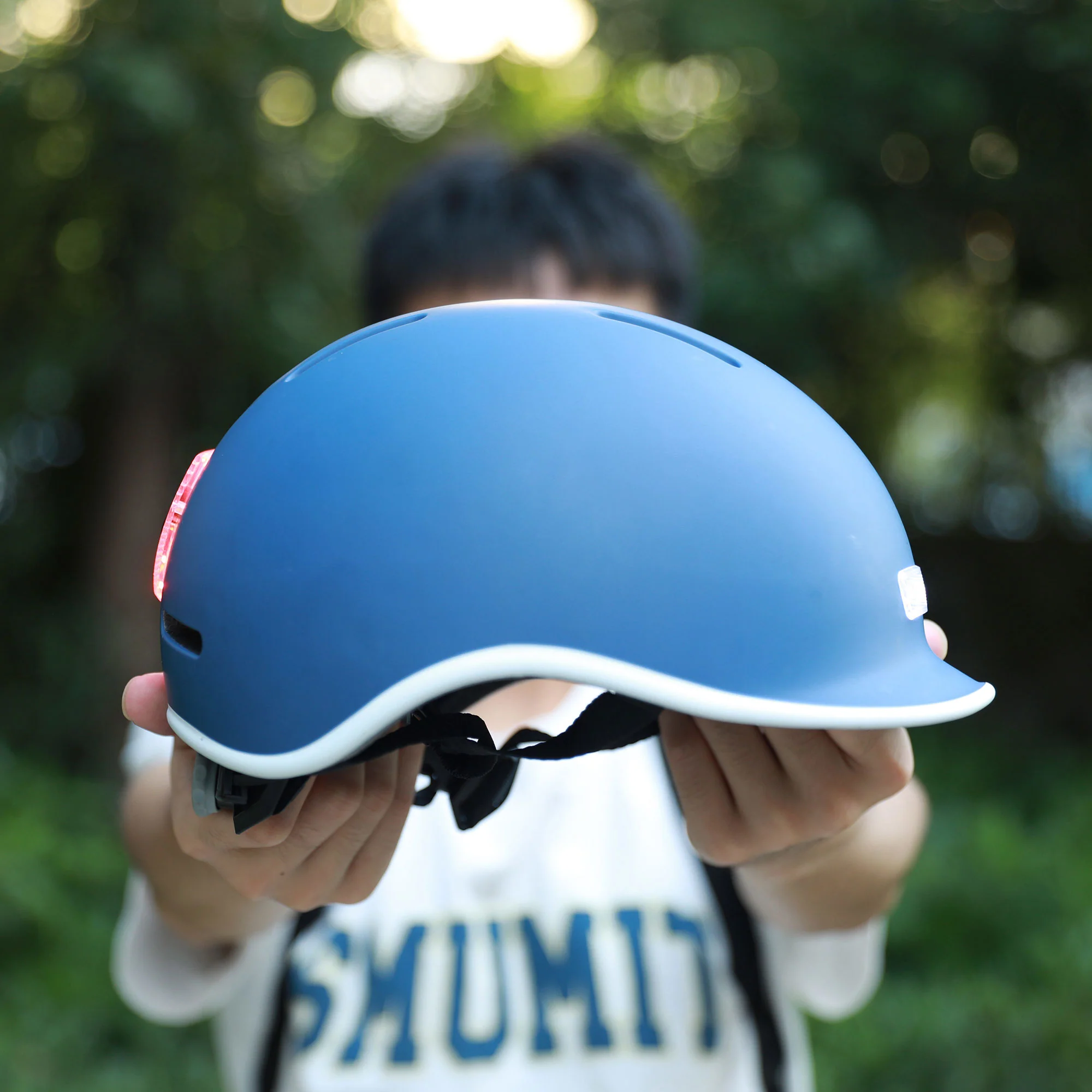 Casque élégant avec lumière - Image 3